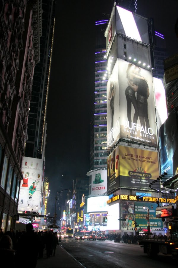 Times Square in New York bei Nacht