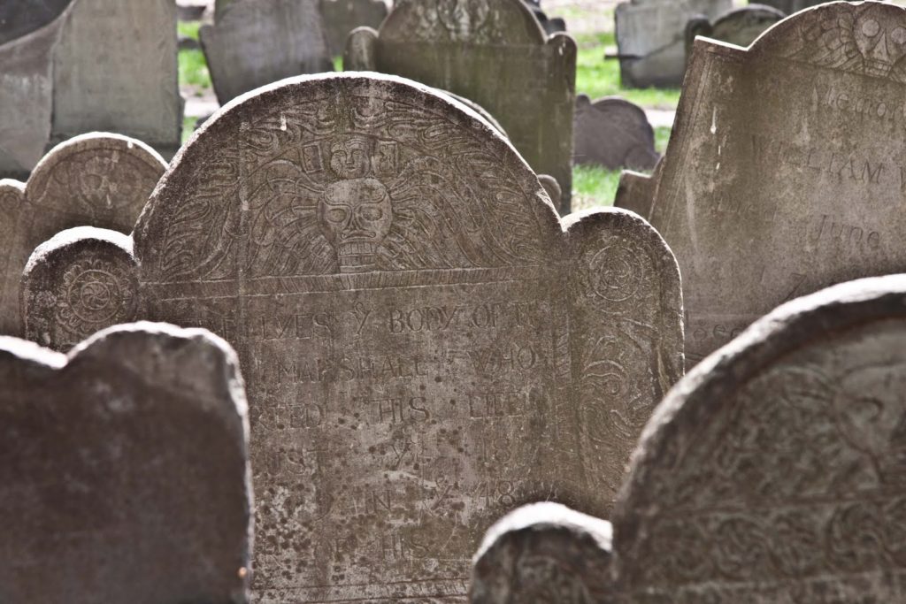 Grabsteine auf dem Granary Burying Ground in Boston