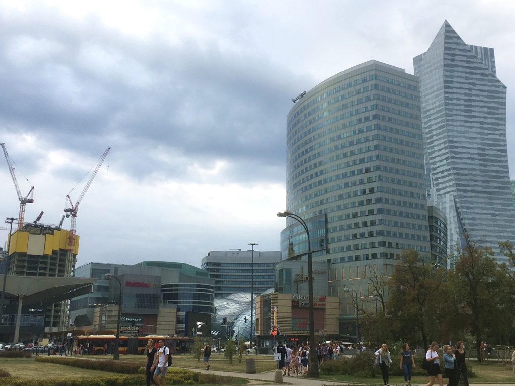 Moderne Architektur in Warschau: Das Zlote Terasy-Einkaufszentrum
