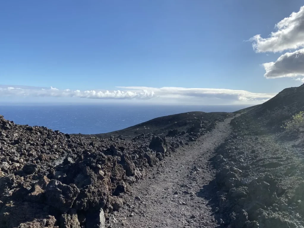 La Palma Vulkanwanderung auf der Vulkanroute führt vom Vulkan San Antonio über den Vulkan Teneguía bis zum Faro von Fuencaliente