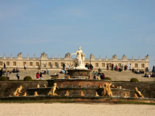 Brunnen im Garten von Schloss Versailles