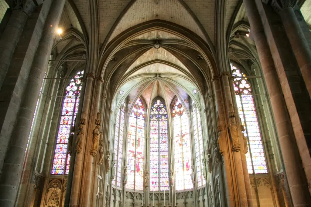Kirchenfenster der Basilique Saint-Nazaire