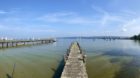 Symbolbild Mit dem Fahrrad um den Ammersee: Blick von der Hafenpromenade in Dießen auf den See