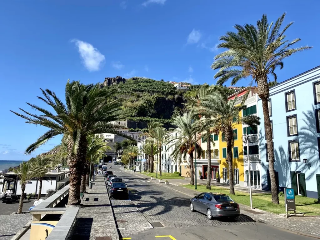 Promenade von Ponta do Sol im Südwesten von Madeira