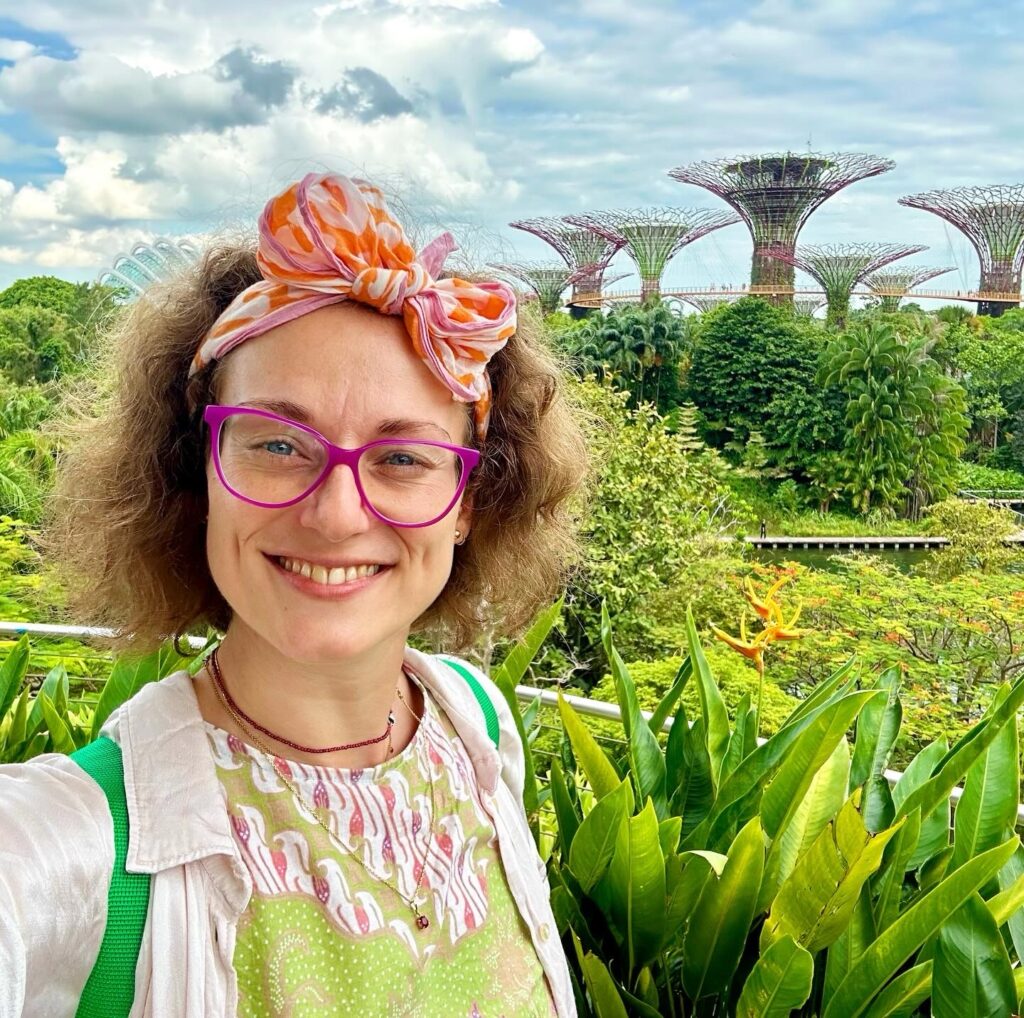 Reisebloggerin Monika Weber mit Supertrees in Singapur