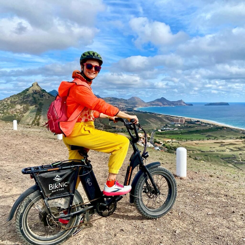 Reisebloggerin Monika Weber auf Porto Santo mit E-Bike